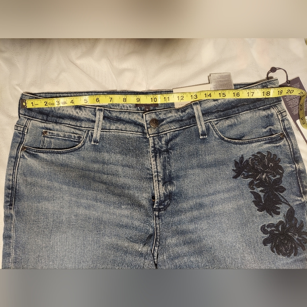 NYDJ Blue Embroidered Relaxed Boyfriend Fit Jeans Size 14 NWT - Picture 3 of 5